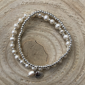 Dvojitý perlový náramok z pravých riečnych perál so striebornou mušľou