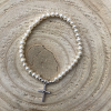 Perlový náramok z pravých riečnych perál s visiacim krížikom