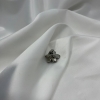 Brošňa mini strieborná kvetina s bielou perleťou a s drobnými zirkómi