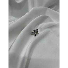 Brošňa mini strieborná kvetina s bielou perleťou a s drobnými zirkómi
