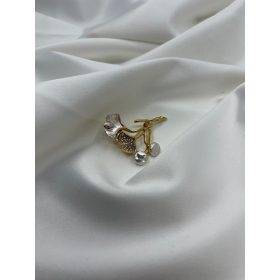 Brošňa zlatý Ginkgo lístok s bielou riečnou perlou a s drobnými zirkónmi