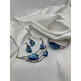 Súprava strieborná náhrdelníka , náušníc a náramkov zdobená s kráľovsky modrým očkom