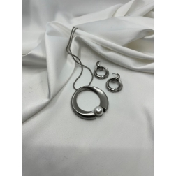 Súprava strieborná náhrdelníka a náušníc zdobená s kruhovým príveskom s bielou perlou