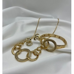 Súprava pozlátená náhrdelníka , náušníc a náramkov zdobená so spojeným kruhovým vzorom