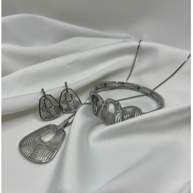 Súprava strieborná náhrdelníka , náušníc a náramkov zdobená s príveskom s jemným vzorovaním s drobnými zirkónmi