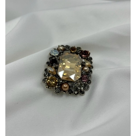 Brošňa luxusná hnedo zlatá v antickom štýle zdobená s drobnými krištáľmi a perlami