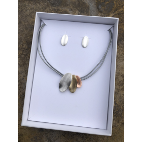 Súprava Emma trojfarebná s koženým náhrdelníkom a náušnicami