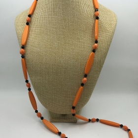 Korálkový náhrdelník oranžový K-51