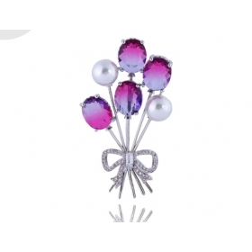 Brošňa cyklámenovo fialkový konárik s bielymi perlami a drobnými krištáľmi