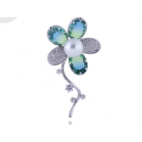 Brošňa modro zelený kvietok s bielou perlou a krištáľmi