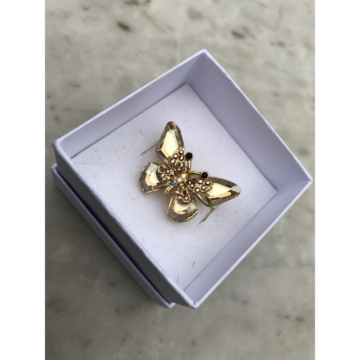 Brošňa mini zlatý motýlik so zlatým krištáľom