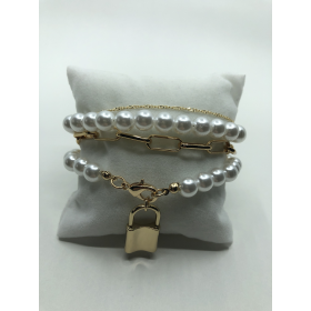 Náramok viacradový biely perlový so zlatým príveskom zámok 